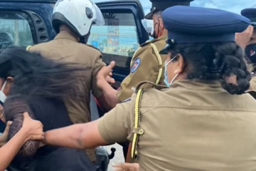 இரகசிய தகவலால் சிக்கிய இரண்டு பெண்கள்