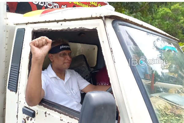 அரச அடக்குமுறைக்கு எதிராக யாழில் எடுக்கப்பட்ட போராட்டம்! | Signature Peotest Jaffna Today