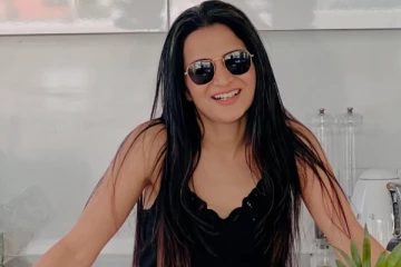 இவருக்கு வயசே ஆகாதா? கருப்பு நிற ஆடையில் டிடியின் கலக்கல் புகைப்படங்கள்