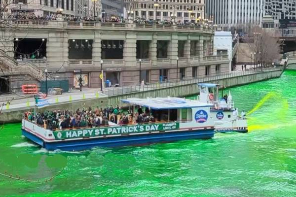 திடீரென பச்சை நிறமாக மாறிய ஆறு! அமெரிக்காவில் அதிசயம் | Chicago River Suddenly Turned Green In America