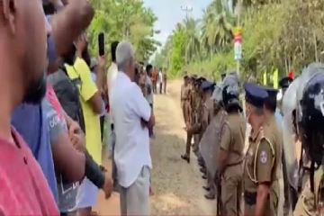 அமைச்சர்களுக்கு எதிராக அணிதிரளும் சிங்கள மக்கள் (படங்கள்)