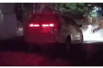 ஹைதராபாத் கூட்டு பாலியல் வன்கொடுமை: சிறுமியின் புகைப்படம் வெளியீடு..வலுக்கும் கண்டனம்!