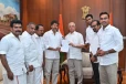 ஆளுநரை சந்தித்து ஆட்சி அமைக்க உரிமை கோரினார் விஜய்