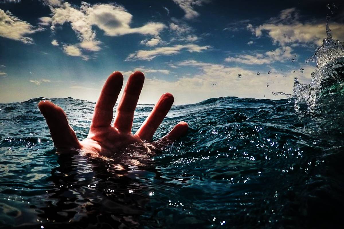 கல்லடிப் பாலத்திலிருந்து குதித்த 40 வயது நபர் சடலமாக மீட்பு! | Man Jumps Off Kallady Bridge Found Dead