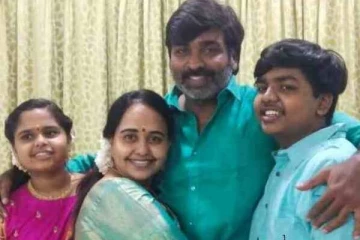 விஜய் சேதுபதியின் மனைவியா இது, லேட்டஸ்ட்டாக யாருடைய திருமணத்திற்கு வந்துள்ளார் பாருங்க