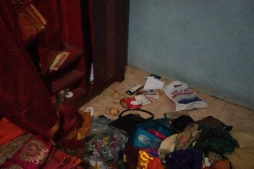 கொள்ளையர்கள் வீடு புகுந்து தாக்குதல்: தம்பதியினர் வைத்தியசாலையில் அனுமதி (VIDEO)