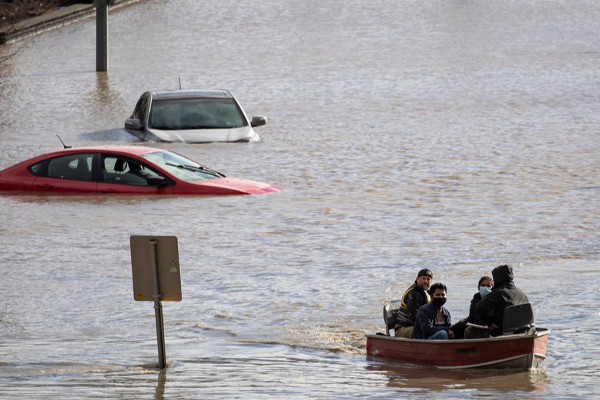 100 ஆண்டுகளில் இல்லாத அளவில் கனடாவை புரட்டிப்போட்ட இயற்கையின் சீற்றம்...  அப்புறப்படுத்தப்பட்ட  10,000 பொதுமக்கள்! | Declaration Of Emergency In Canada