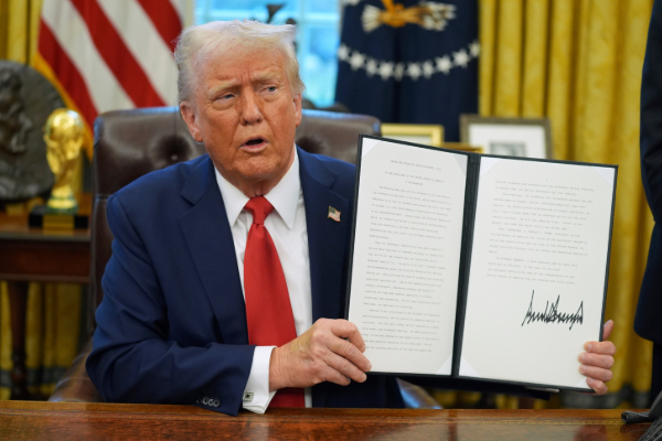 ட்ரம்பிற்கு எதிராக அமெரிக்க நீதிமன்றம் பிறப்பித்துள்ள அதிரடி உத்தரவு ; அனைத்து வரிகளும் ரத்து | Trump S Import Tariffs Revoked