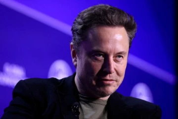 விளையாட்டில் சீட்டிங்கா? - அதிரடியாக வெளியேற்றப்பட்ட எலான் மஸ்க்