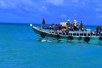 குறிகட்டுவானில் இருந்து நெடுந்தீவு நோக்கி பயணித்த படகு விபத்து!