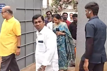 மாநாடு வெற்றி பெற விஜயின் பெற்றோர் சாய் பாபா கோவிலில் சிறப்பு வழிபாடு