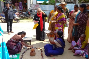 இந்தத் தேங்காய் சிதறியது போன்று எனது கணவனை கடத்தியவர்களும் சிதறுவார்கள்