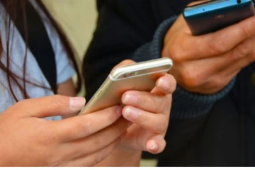 பெண்களின் தொலைபேசியில் இருக்க வேண்டிய முக்கியமான எண்கள் - இல்லை என்றால் உடனே பதிவு செய்யுங்கள்