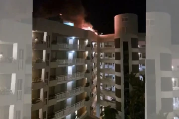 ஹோட்டல் கூரையில் விழுந்து நொறுங்கிய விமானம் - மக்கள் வெளியேற்றம்!