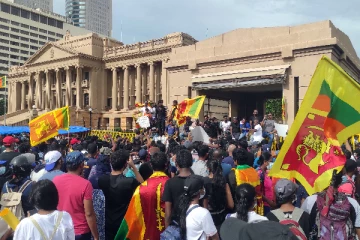 அபாய கட்டத்தில் இலங்கை!! 45 இலட்சம் பேர் தொழிலை இழக்கும் நிலை