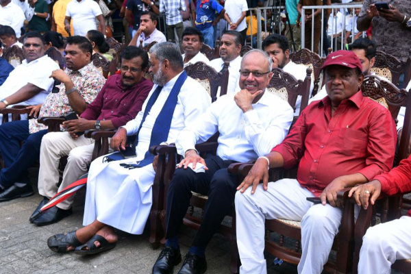 நுகேகொடை பேரணியில் இஸ்லாமிய மத கடமைகளில் ஈடுபட்டவருக்கு கொலை மிரட்டல் | Nugegoda Rally Death Threats