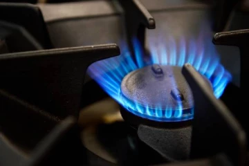 எரிவாயு கட்டணம் 4,000 பவுண்டுகளை எட்டலாம்: பாதிக்கும் மேற்பட்ட பிரித்தானியர்களுக்கு சிக்கல்