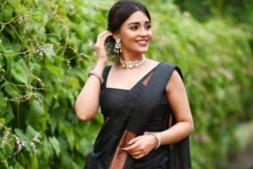 IPL போட்டியை காண வந்ததால் டிரெண்ட் ஆன சீரியல் நடிகை தர்ஷனா லேட்டஸ்ட் க்ளிக்ஸ்