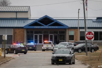 பள்ளியில் சக மாணவர்கள் மீது சரமாரி துப்பாக்கி சூடு: தன்னை தானே சுட்டுக் கொண்ட குற்றவாளி