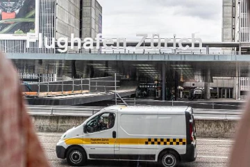 சூரிச் விமான நிலையத்தில் தடுத்து நிறுத்தப்பட்ட பெண் பயணி: சோதனையில் காத்திருந்த அதிர்ச்சி