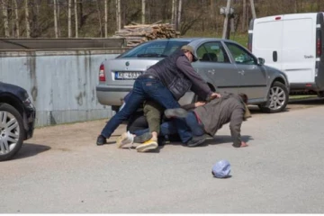 அயர்லாந்தில் இந்தியர் மீது இனவெறித்தாக்குதல்: காப்பாற்றிய பெண்மணி