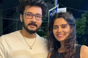 தனது காதலன் விஷ்ணுவுடன் சௌந்தர்யா எடுத்த ரொமான்டிக் புகைப்படங்கள்.. படுவைரல்