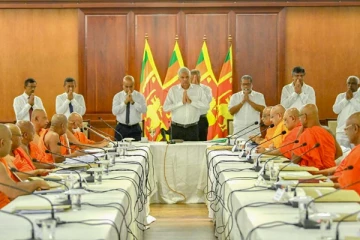 மல்வத்து-அஸ்கிரி பீட மகாசங்கத்தினர் விடுத்த பல கோரிக்கைகளுக்கு ஜனாதிபதி இணக்கம்