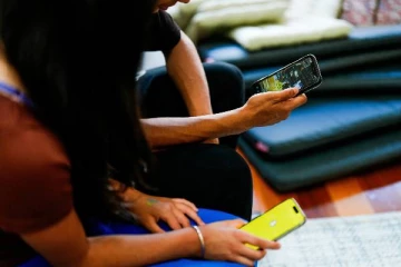 இனி இவர்கள் சமூக வலைதளம் பயன்படுத்த தடை - எங்கு, ஏன் தெரியுமா?