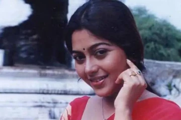 90களில் ரசிகர்களின் ஆசை நாயகியாக இருந்த சுவலட்சுமியா இது?- கணவருடன் அவர் எடுத்த புகைப்படம்