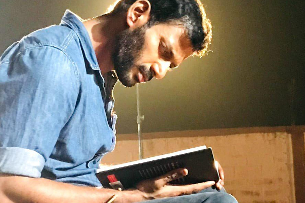 வெளிநாட்டு பயணம் டூ படப்பிடிப்பு தளம் இடையில் நோ ரெஸ்ட் கலக்கும் நடிகர் விஷால்... | Vishal Tour And Shooting