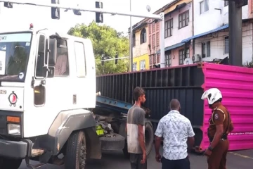 கொள்கலன் லொறியொன்று கவிழ்ந்து விபத்து