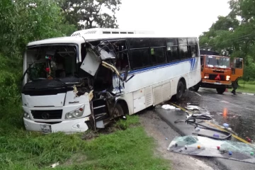 வவுனியாவில் விபத்திற்குள்ளான இராணுவ பேருந்து