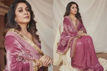 50 வயதை தாண்டியும் 20 வயது ஹீரோயின் போல் புடவையில் மின்னும் ரம்யா கிருஷ்ணன்! கண் வைக்கும் ரசிகர்கள்