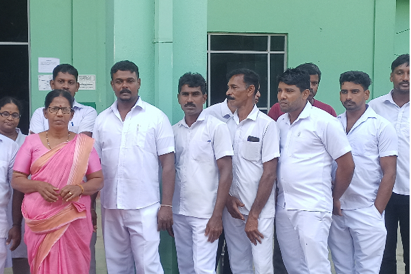 சம்பள உயர்வு கோரி முல்லை மாவட்டத்திலும் பணிப்பகிஸ்கரிப்பு! | Protest Held In Mullaitivu Demanding Salary Hike