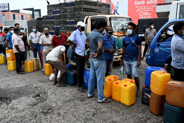பதுக்கி வைக்கப்பட்டிருந்த 1,950 லீற்றர் டீசல் சிக்கியது | The 1 950 Liters Of Diesel Stored Was Trapped