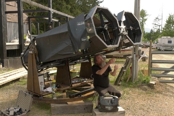 உலகின் மிகப் பெரிய இரு கண் தொலைநோக்கி கனடாவில்? | World S Largest Pair Of Binoculars