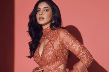 கிளாமரில் அசத்தும் ரீது வர்மா! லேட்டஸ்ட் ஸ்டில்கள்