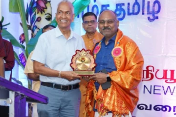 பப்புவா நியூ கினி ஆளுநருக்கு சாதனைத் தமிழன் விருது