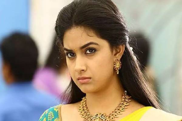 பிங்க் நிற சேலையில் அழகு பசுமையாகவே மாறிய கீர்த்தி சுரேஷ்! வைரலாகும் காணொளி | Ackeerthy Suresh In Pink Saree Makeup Video Viral