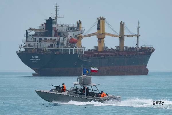 இறுகும் ஈரான் விவகாரம்... அமெரிக்க வணிகக் கப்பல்களுக்கு எச்சரிக்கை விடுத்த ட்ரம்ப் நிர்வாகம் | Us Issues Vessels Hormuz