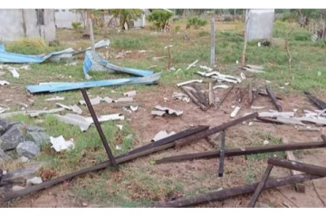 திருகோணமலையில் வீசிய கடும் காற்றினால் 38 வீடுகள் சேதம்