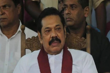 பதவி விலக வேண்டாம் பிரதமருக்கு கடும் அழுத்தங்களை கொடுக்கும் பொதுஜன பெரமுன