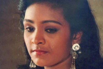 அவருடன் தான் முதல் படுக்கையை பகிர்ந்தேன்! உண்மையை உடைத்த நடிகை..