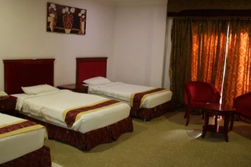 யாழில் நட்சத்திர விடுதியொன்றின் மோசமான செயல்! கையும் களவுமாக பிடித்த மக்கள்