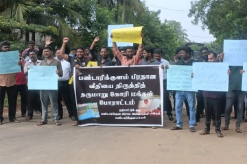 வவுனியாவில் வீதியினை புனரமைத்து தருமாறு கோரி போராட்டம் (Photos)