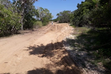 கிளிநொச்சியில் சட்டவிரோத மணல் அகழ்வு தொடர்பில் மக்கள் விசனம்(Photos)