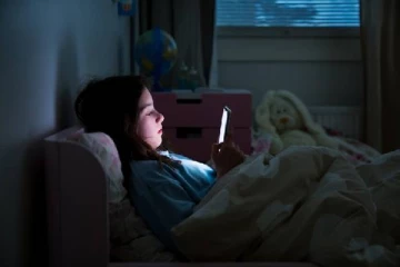 அமெரிக்க மாகாணமொன்றில் 14 வயதுக்குட்பட்ட குழந்தைகள் சமூக ஊடகங்கள் பயன்படுத்த தடை!