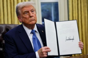 உலக நாடுகளை மிரட்டும் ட்ரம்ப்; வெனிசுலாவில் எண்ணெய் வாங்கினால் 25 சதவீதம் வரி