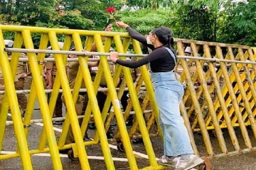 போராட்ட களத்தில் இப்படியும் ஒரு சம்பவம்(photo)