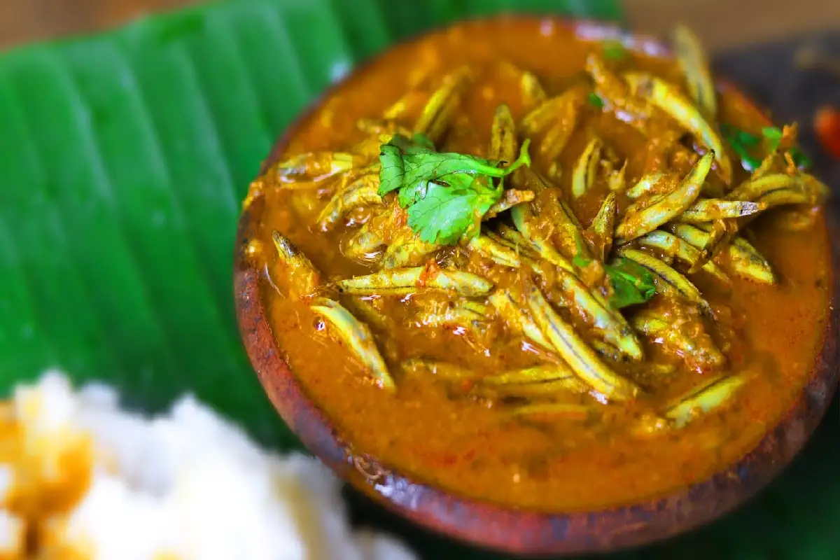 கிராமத்து ஸ்டைலில் அயிரை மீன் குழம்பு - இப்படி செஞ்சு பாருங்க சுவை அசத்தும் | Airai Fish Curry Village Food Village Style Recipe